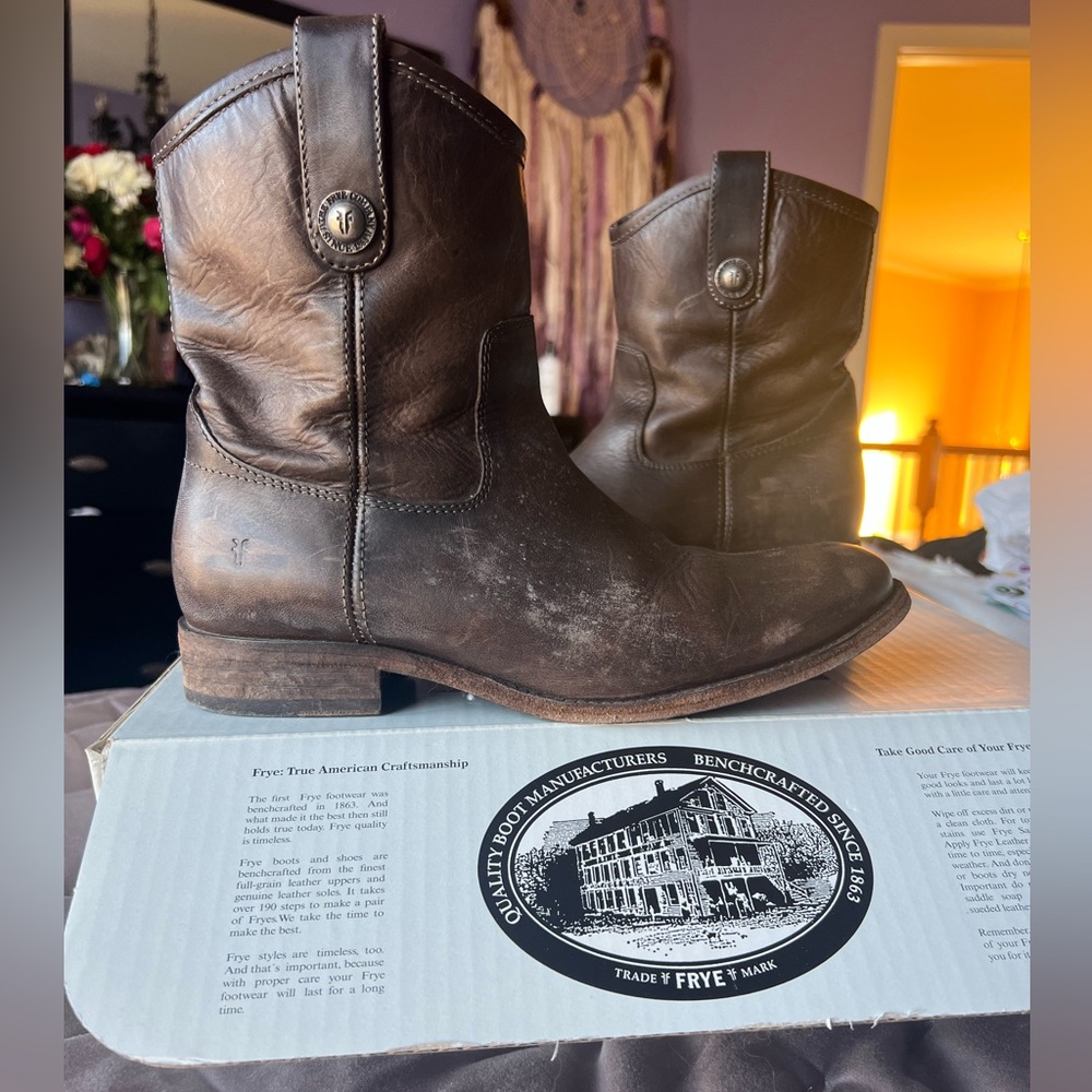 NWOT FRYE Melissa Button Short boots